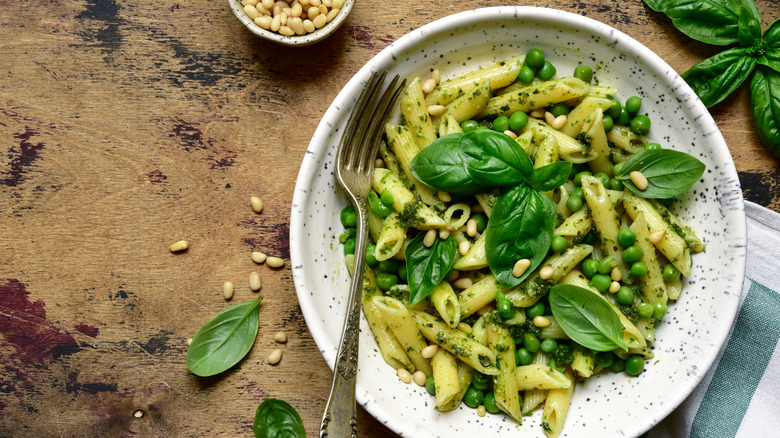 Pasta primavera with peas