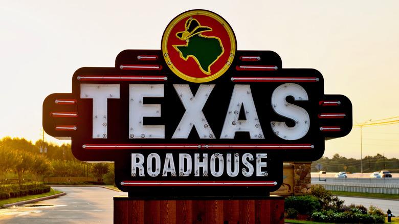 Texas Roadhouse sign 