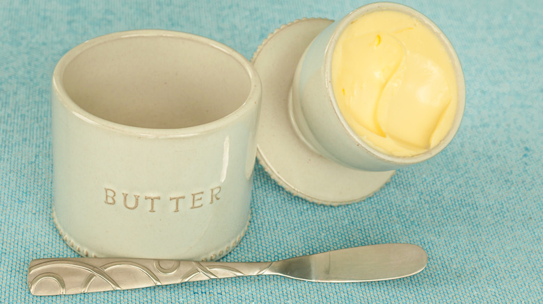 Jar reading butter next to spreading knife