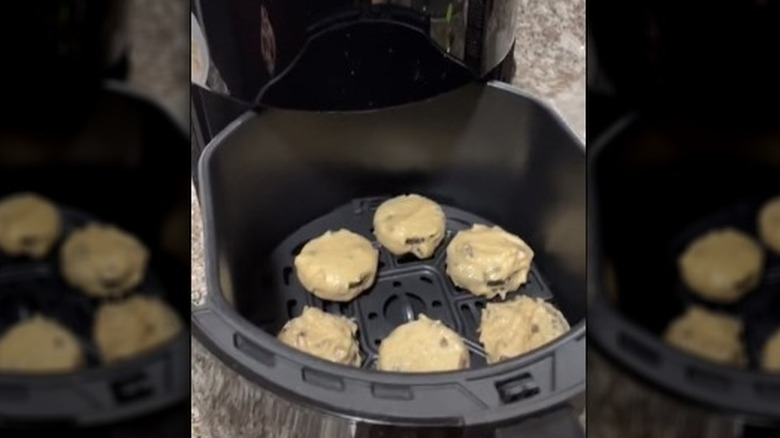 Batter-coated Oreos in an air fryer