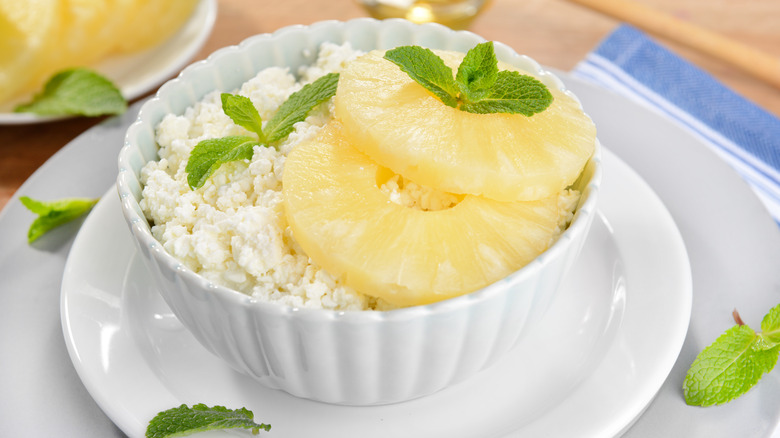 cottage cheese with pineapple slices