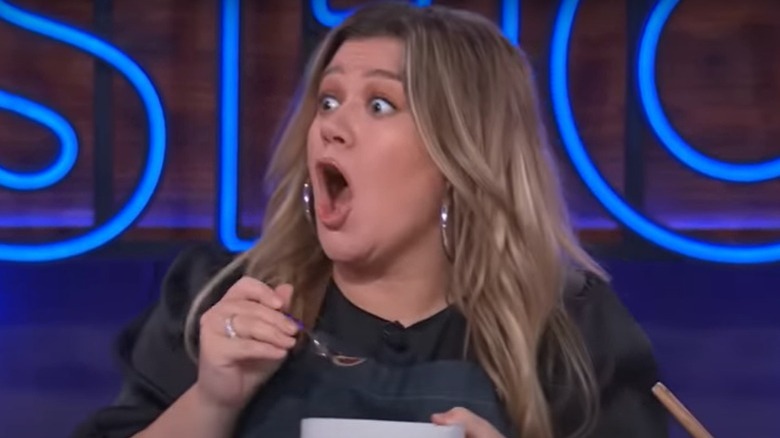 kelly clarkson speechless eating kena peay's tomato soup