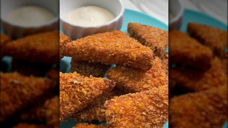 doritos fried mac and cheese with dipping sauce