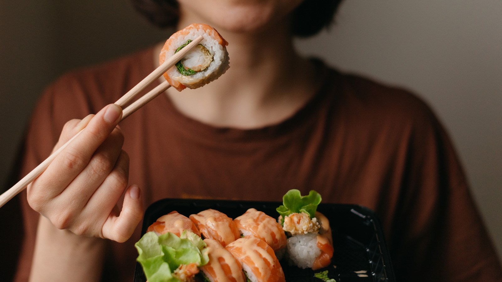 https://www.mashed.com/img/gallery/tiktok-is-impressed-with-japans-fifty-piece-costco-sushi-platters/l-intro-1673555667.jpg