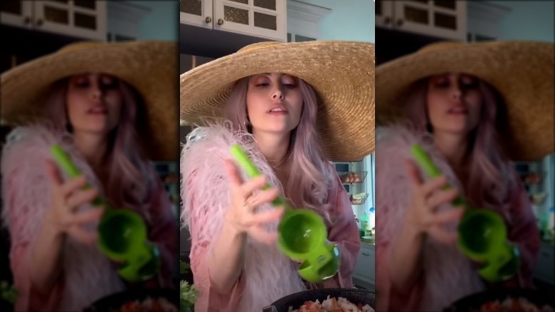 TikTok Is Loving This Glam Guacamole Recipe