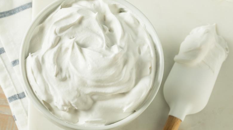 white whipped buttercream frosting