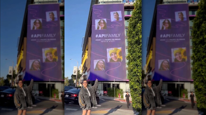 Ashley Yi pointing to a sign