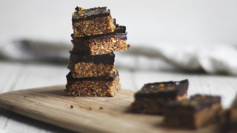 Bar made out of dates 