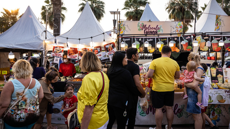 busy street food vendors