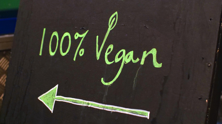 100 percent vegan sign symbol