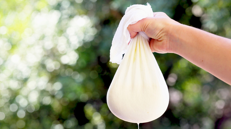 cheesecloth draining liquid