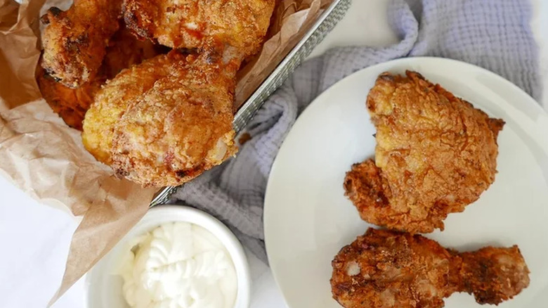 crispy fried cjhicken served with mayonnaise