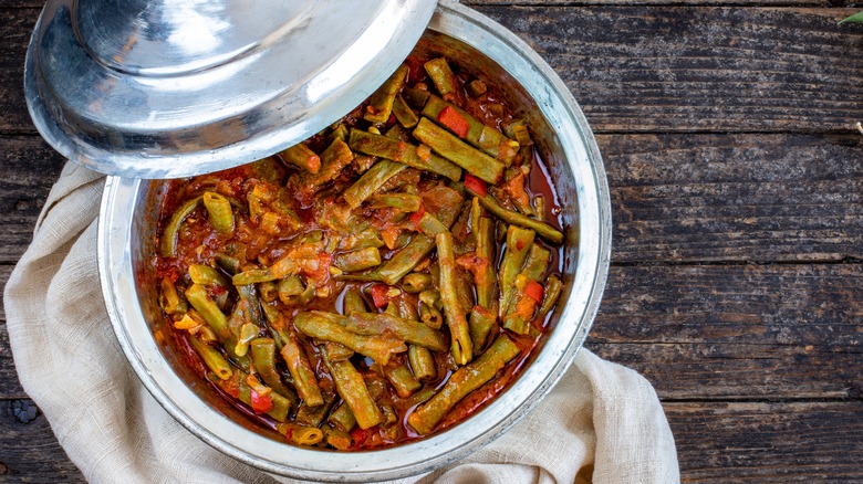 green beans in tomato sauce