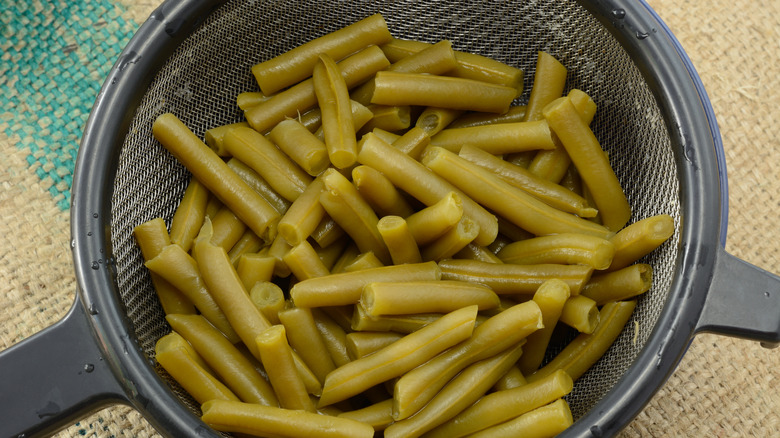 rinsing green beans