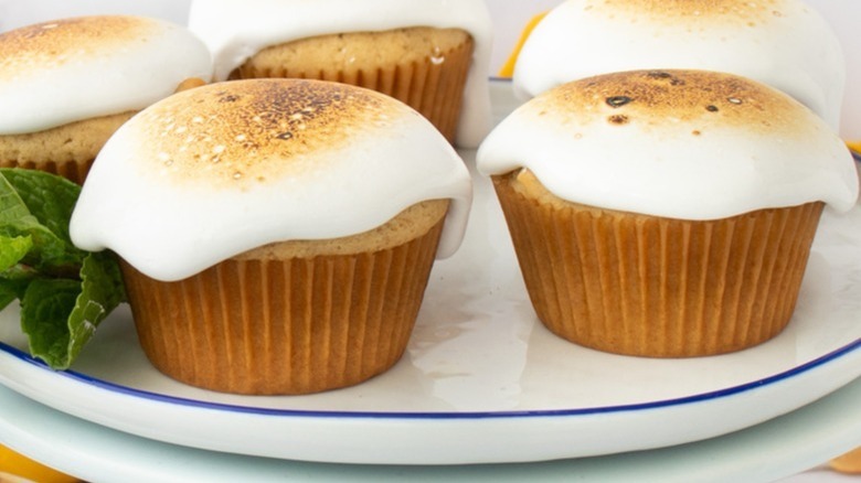 cupcakes with marshmallow topping