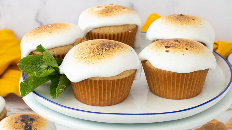 cupcakes with marshmallow topping