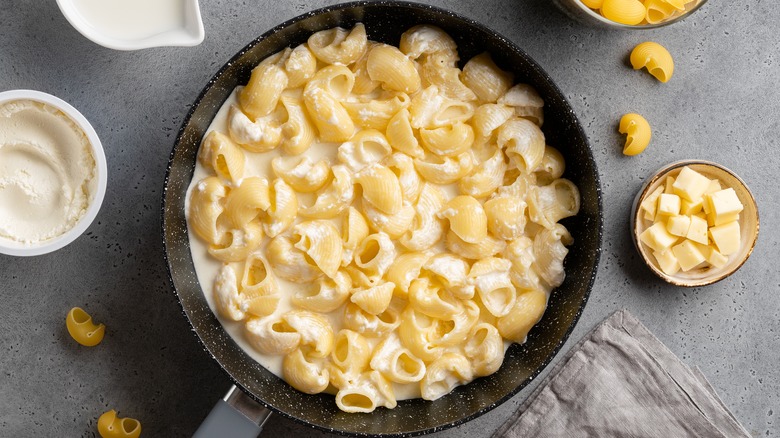 skillet with mac and cheese