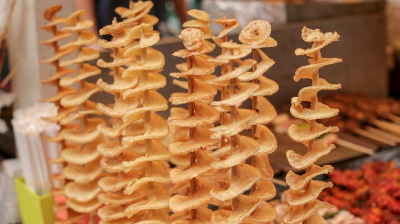 spiral tornado potatoes street food