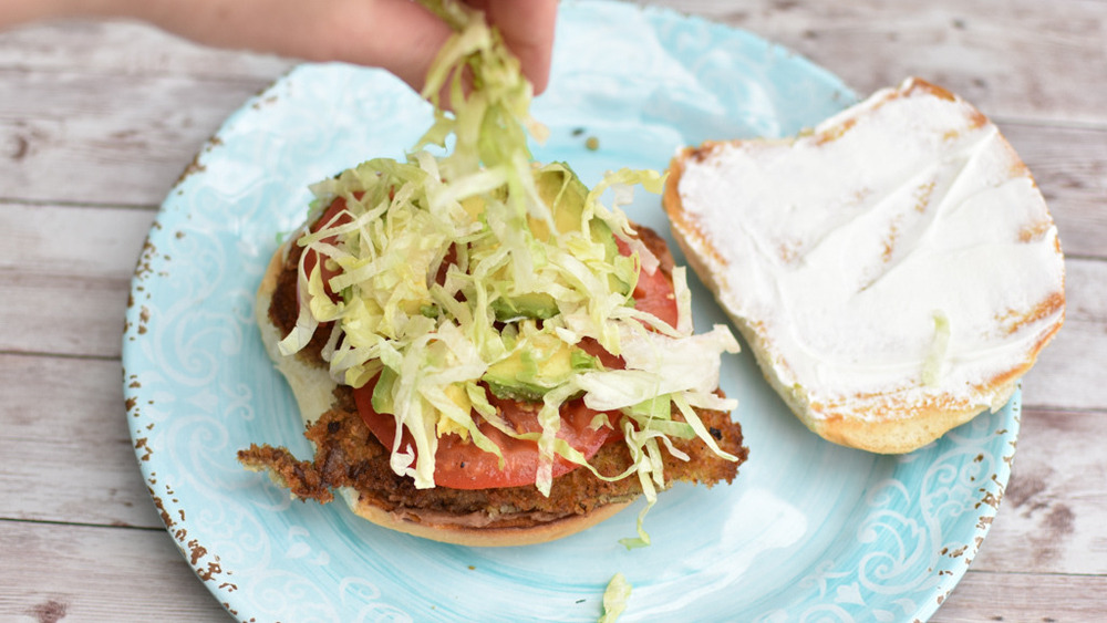 assembling torta sandwich