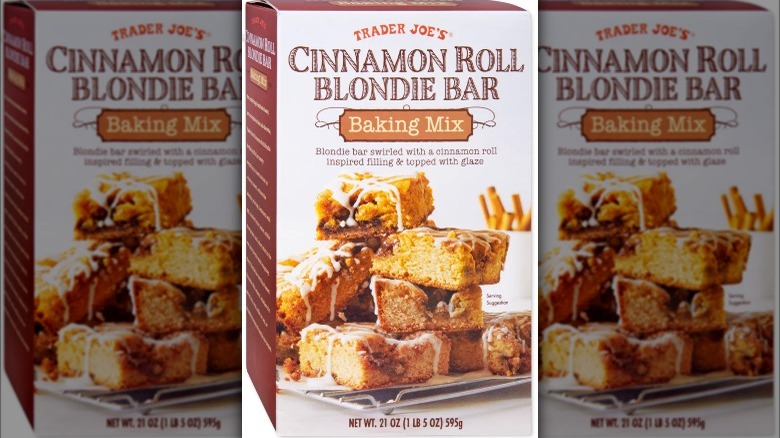 Cinnamon Roll Blondie Bars