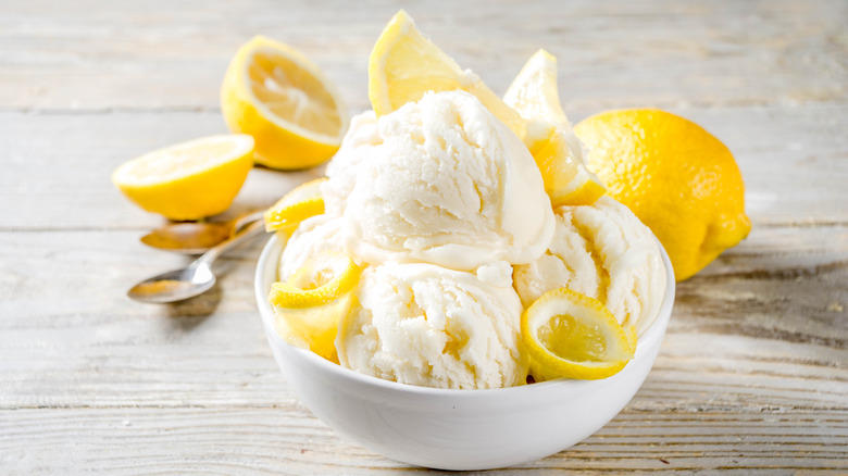 Lemon ice cream in bowl 