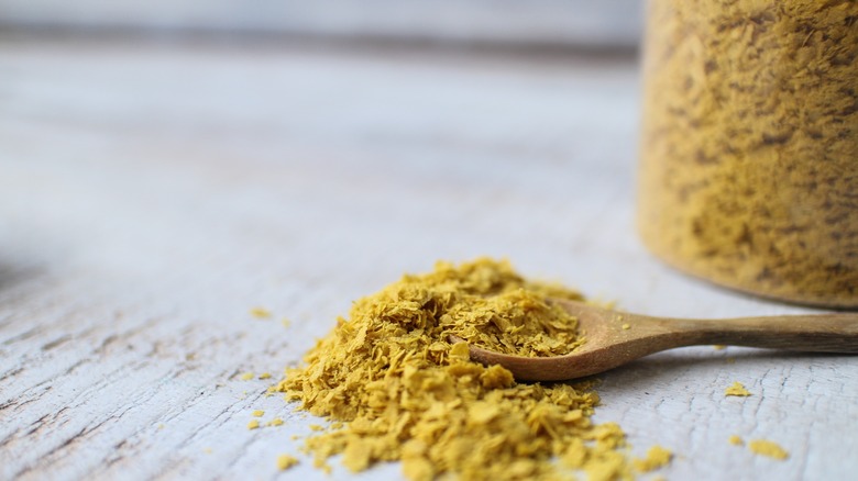 flakes of nutritional yeast