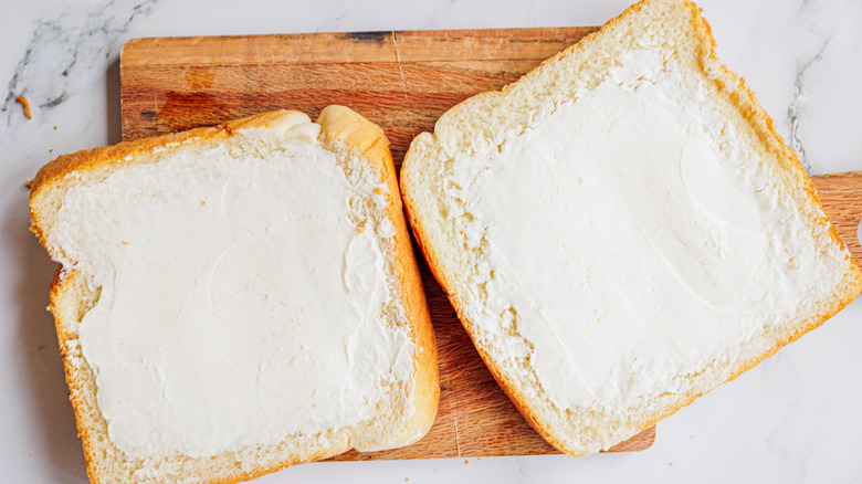 bread slices with cream cheese