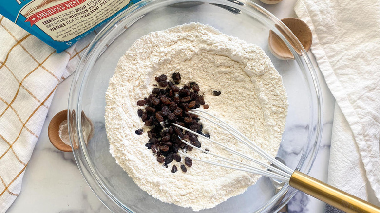 bowl of flour, sugar, salt, and baking soda mixed with raisins