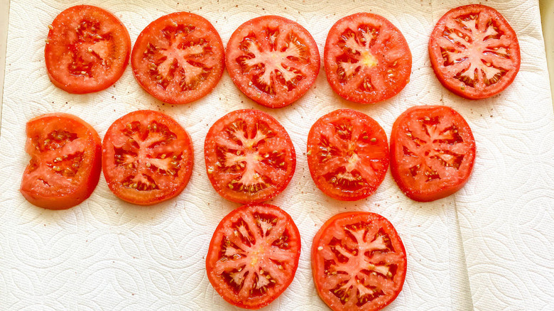 sliced tomatoes on paper towels