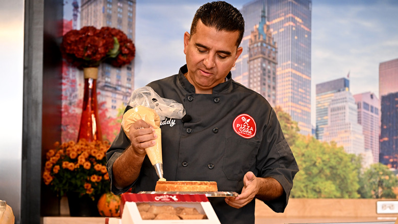 Buddy Valastro frosting a cake