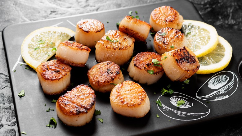 Scallops on a black platter