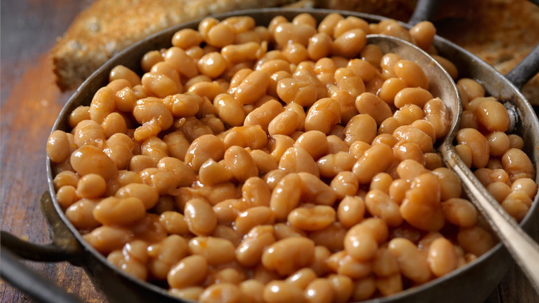 bowl of baked beans