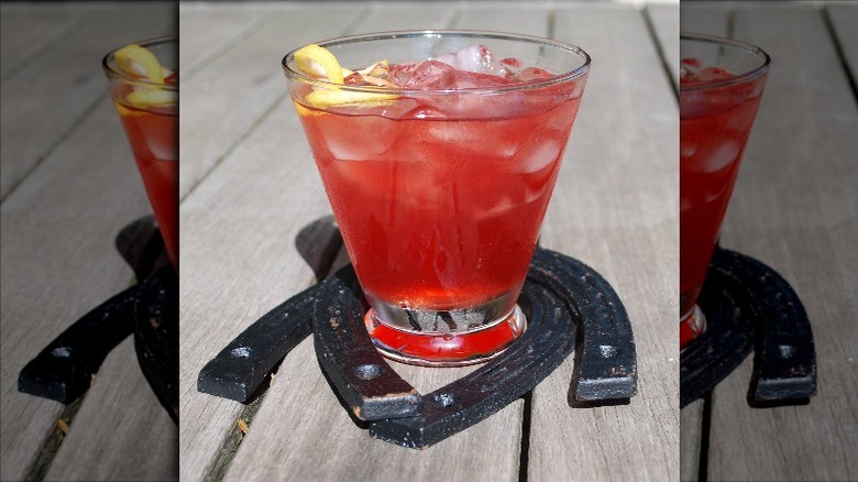 Belmont Jewel cocktail with horseshoes