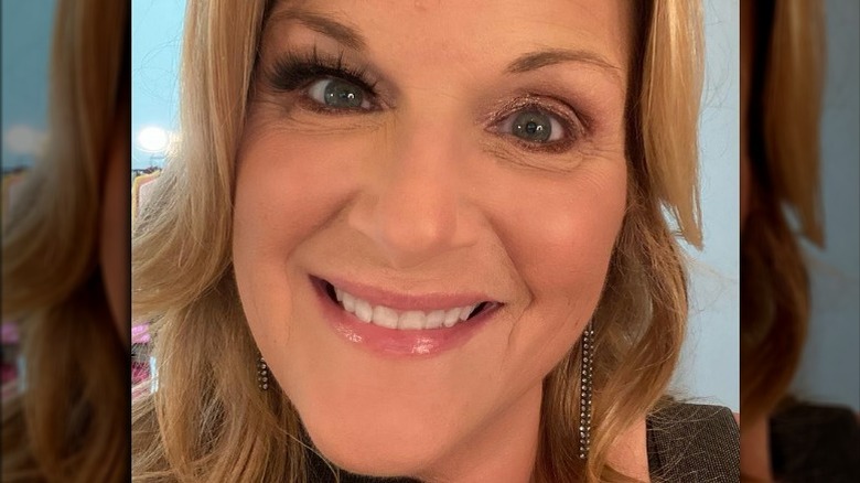 Trisha Yearwood eyes and lash