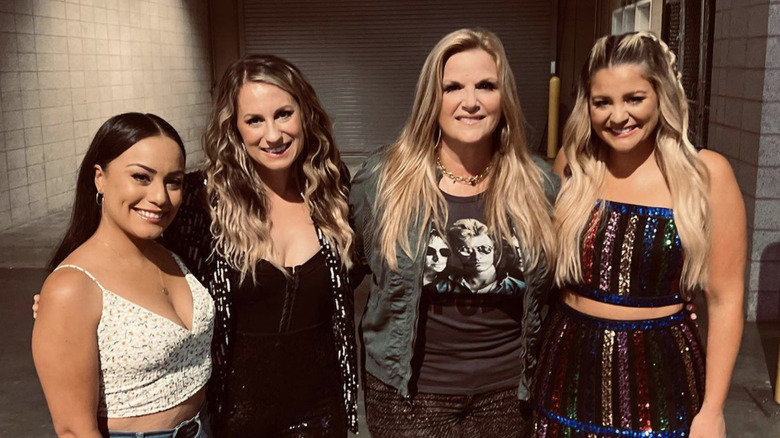 Trisha Yearwood and fellow country artists