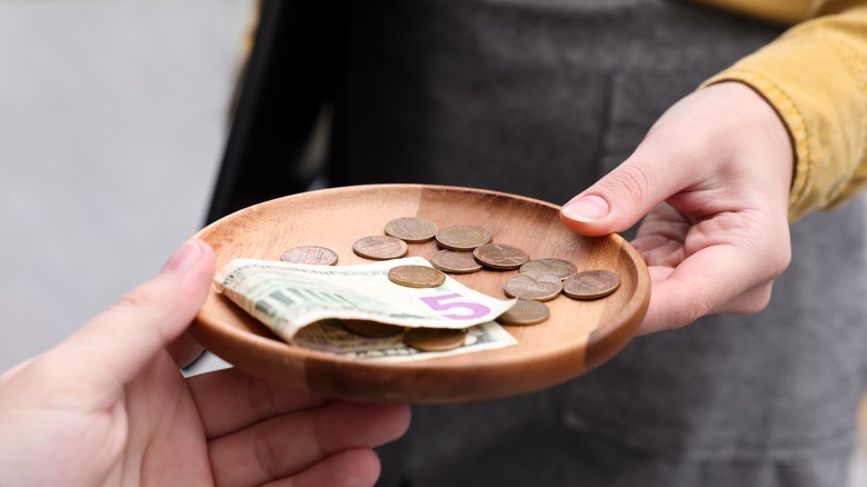 cash tip in tray