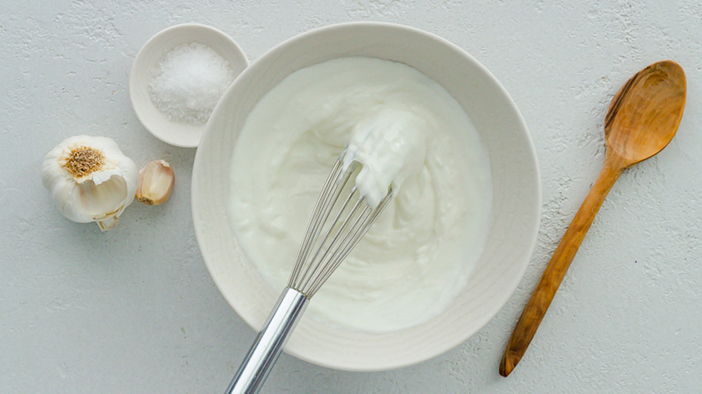 garlic yogurt for Turkish eggs