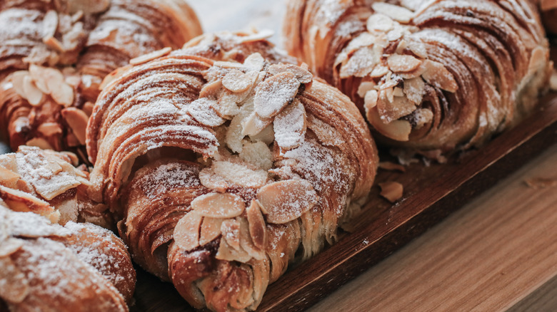 Sugary almond croissants