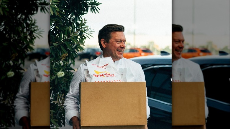 Tyler Florence carries In-N-Out order