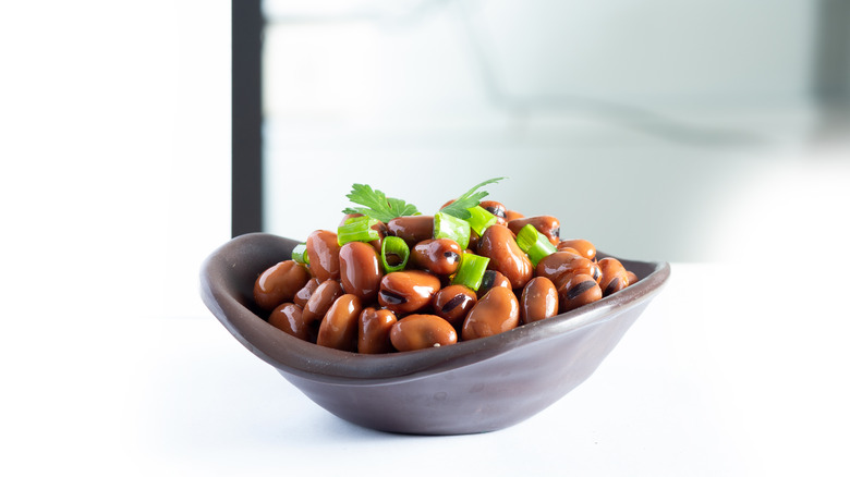 Bowl of broad beans 