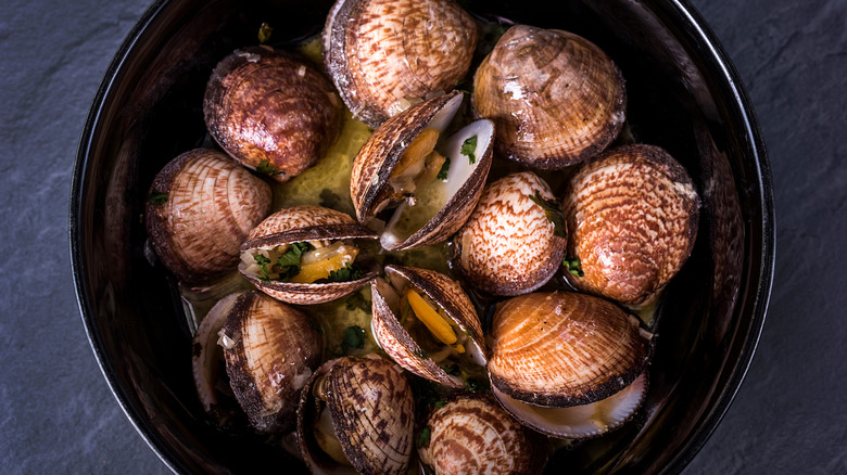 Plenty of dog cockles in round plate