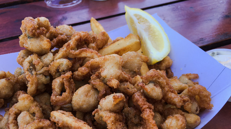 Fried Ipswich clams with lemons