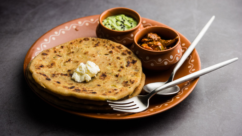 plate of aloo paratha