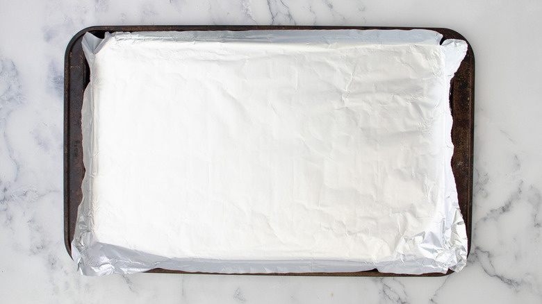 baking pan with foil liner