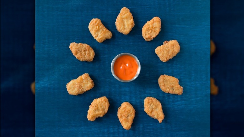 Chicken nuggets and sauce