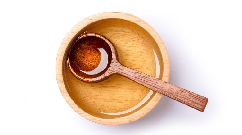 wooden bowl with corn syrup