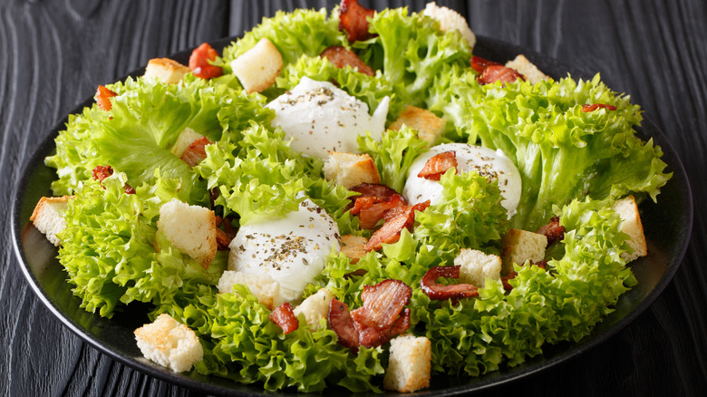 frisee salad with poached eggs and bacon 