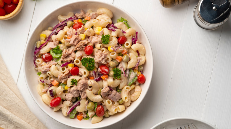 Bowl of pasta and tuna with vegetables