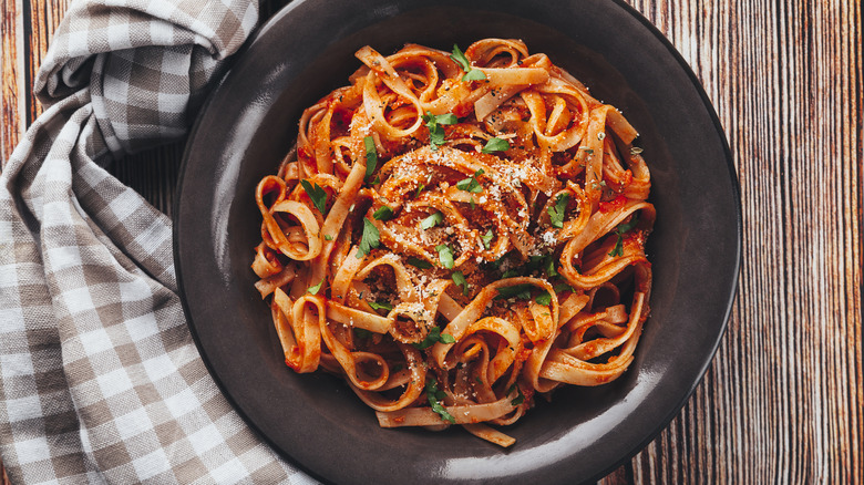 Tagliatelle with pasta sauce