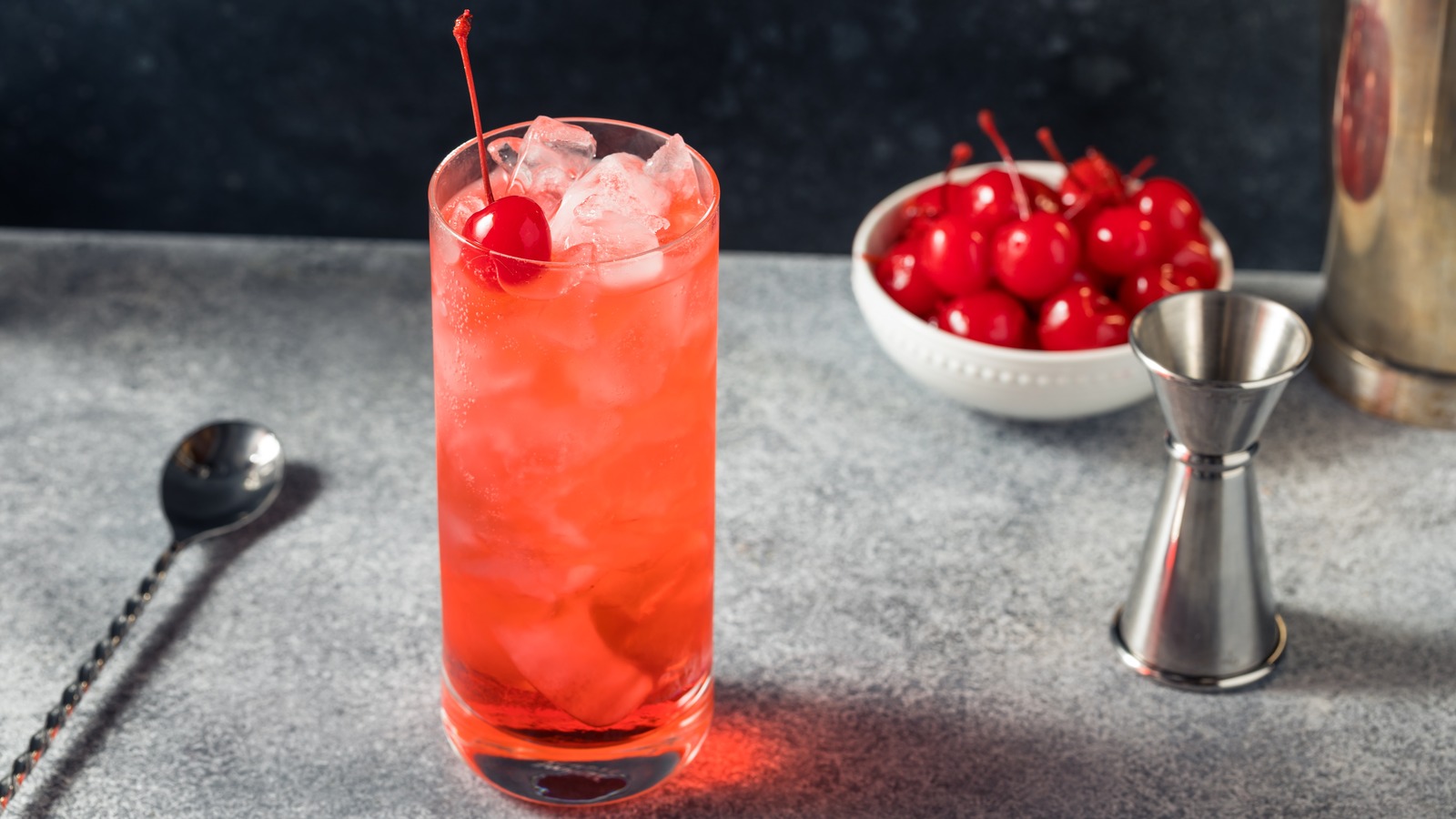 Infusing Ice Cubes Can Level Up Your Cocktails